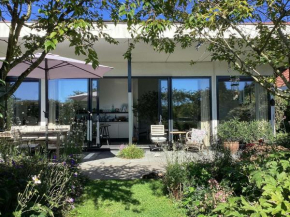 Cozy forest villa on the water near Harderwijk